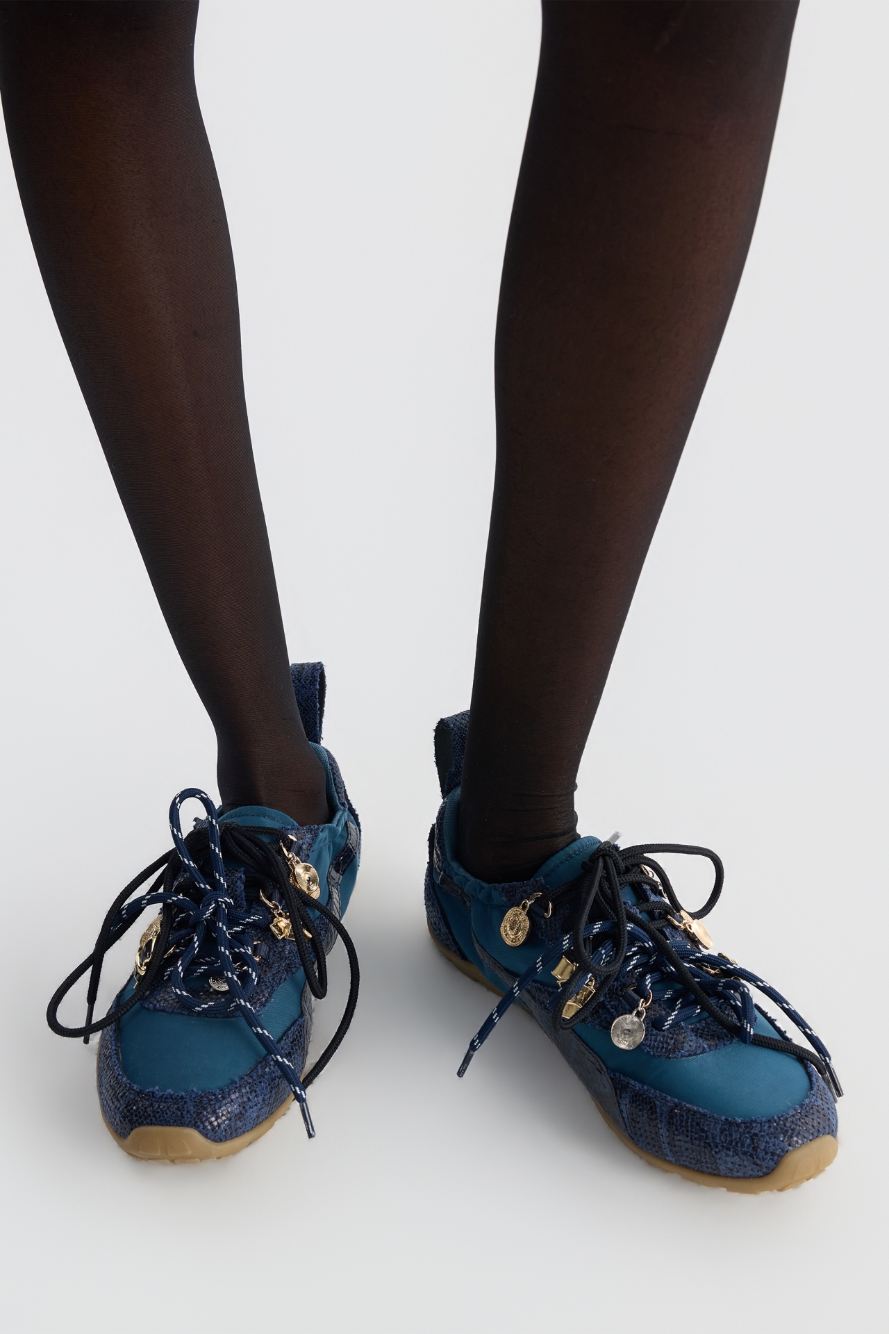 STUD-DETAIL LOW TOP SNEAKERS (F26AC12013NV)