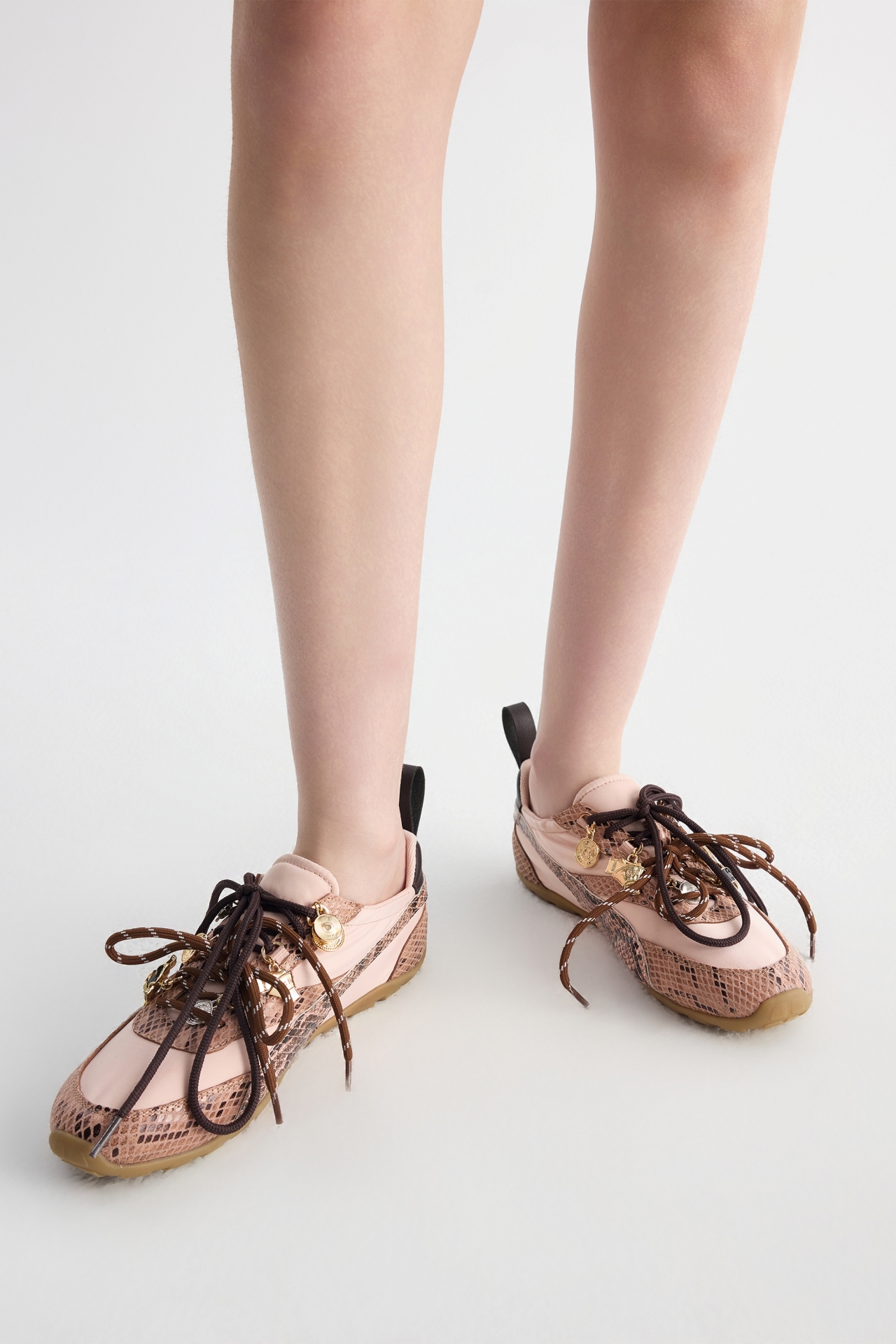 STUD-DETAIL LOW TOP SNEAKERS (F26AC12014PK)
