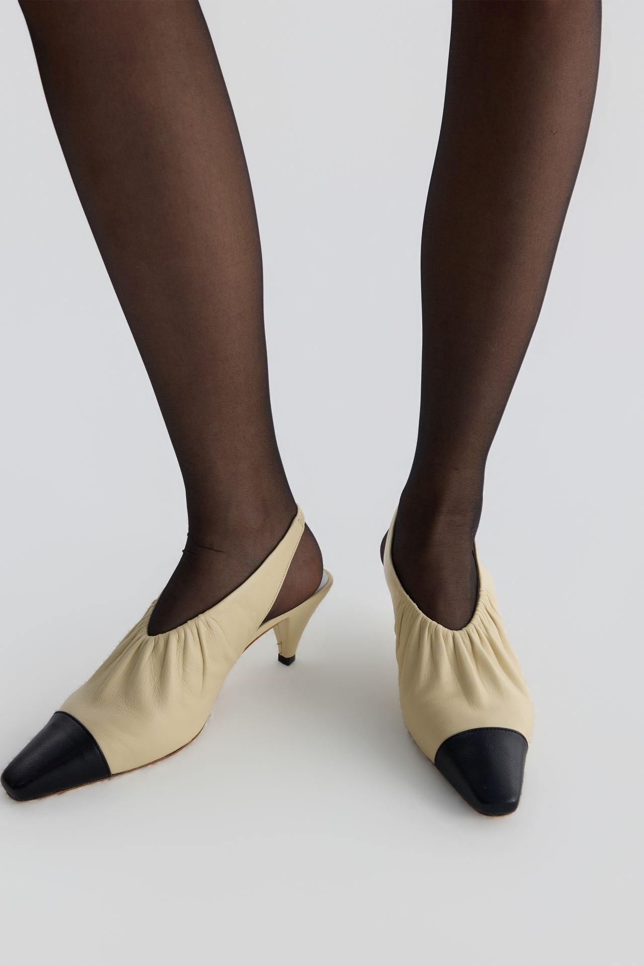 RUCHED SLINGBACK PUMPS (F26AC12041BE)