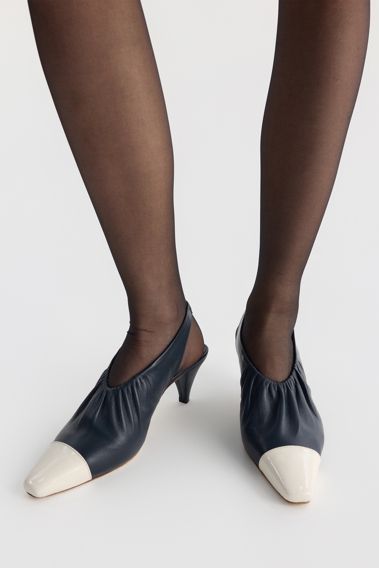 RUCHED SLINGBACK PUMPS (F26AC12041NV)