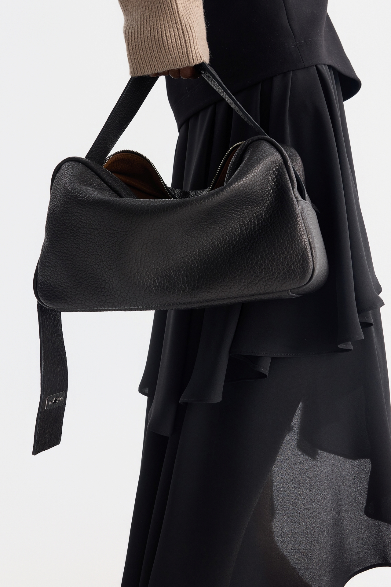 SQUARE SHOULDER BAG (F26AC12051BK)