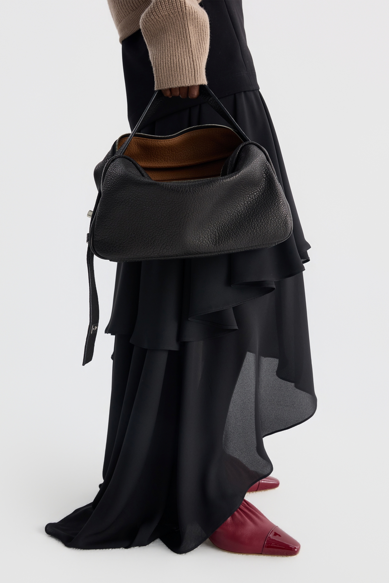SQUARE SHOULDER BAG (F26AC12051BK)