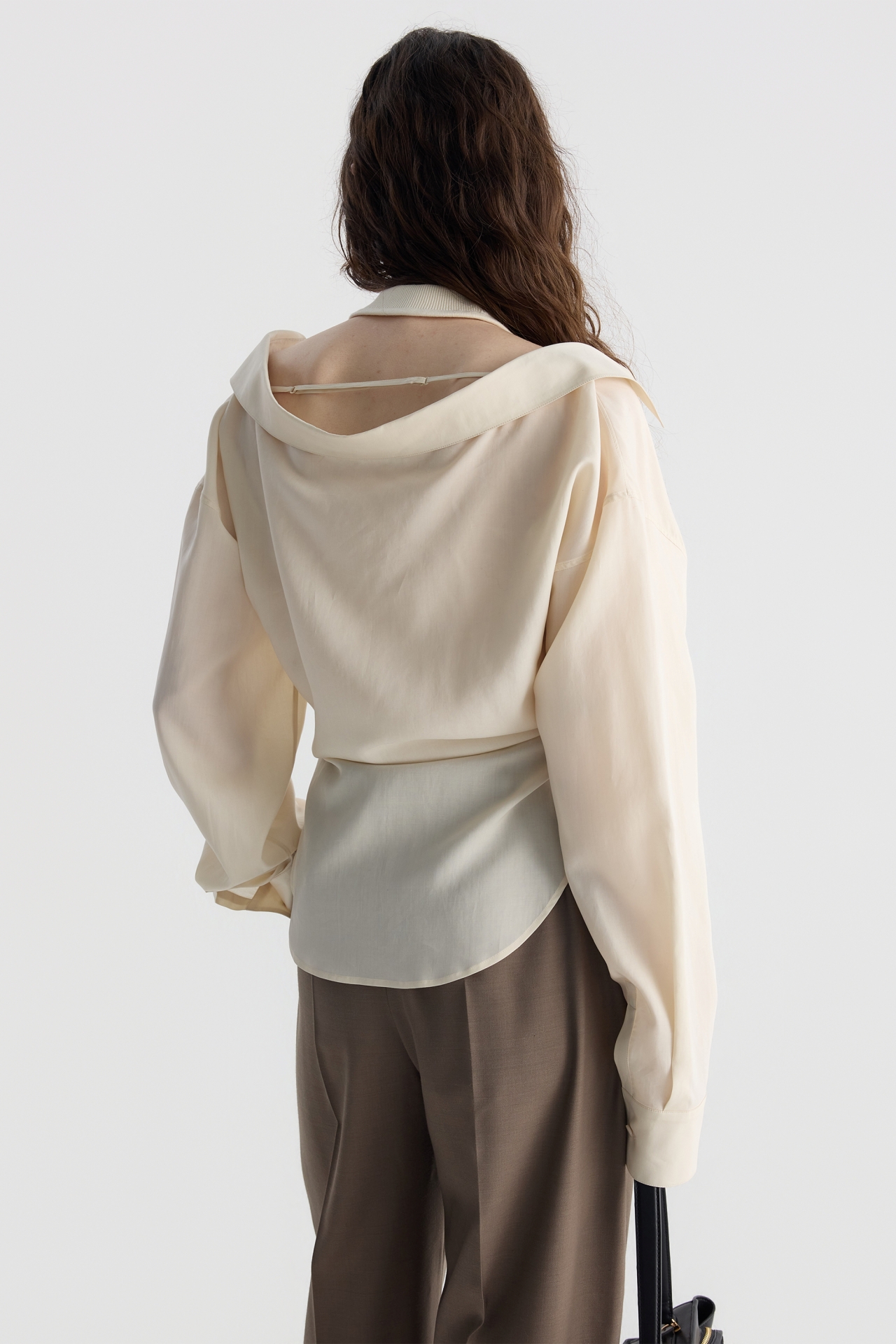 DETACHABLE-LAYER SHIRT (F26BL4021IV)