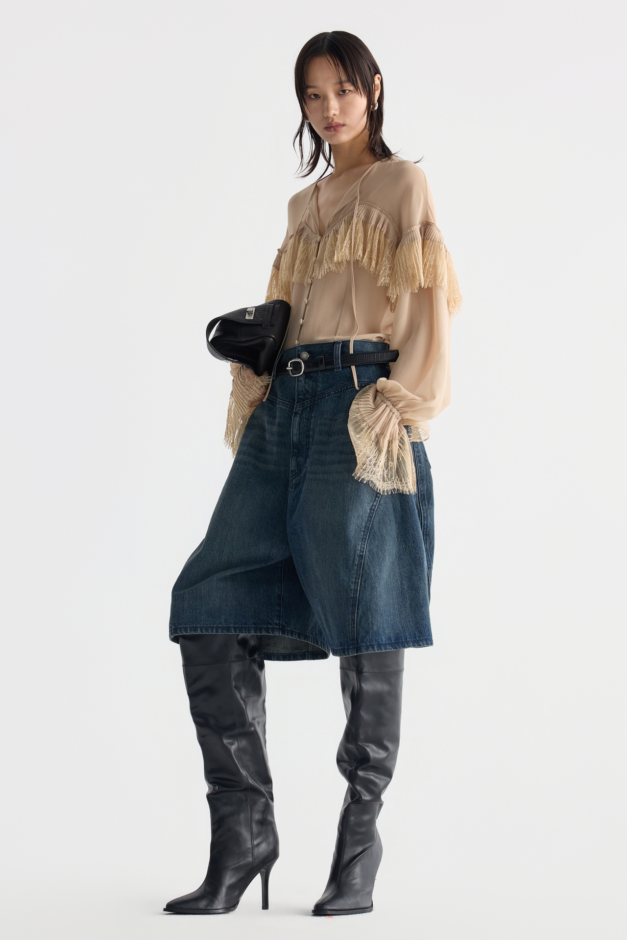 LACE RUFFLE BLOUSE (F26BL4031BE)