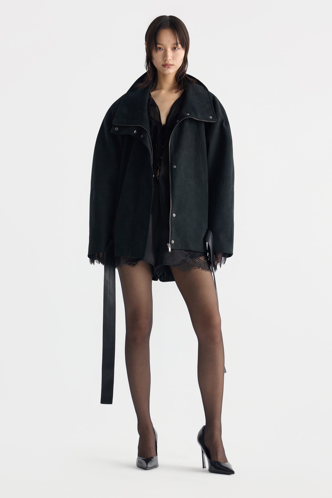 LACE RUFFLE BLOUSE (F26BL4031BK)