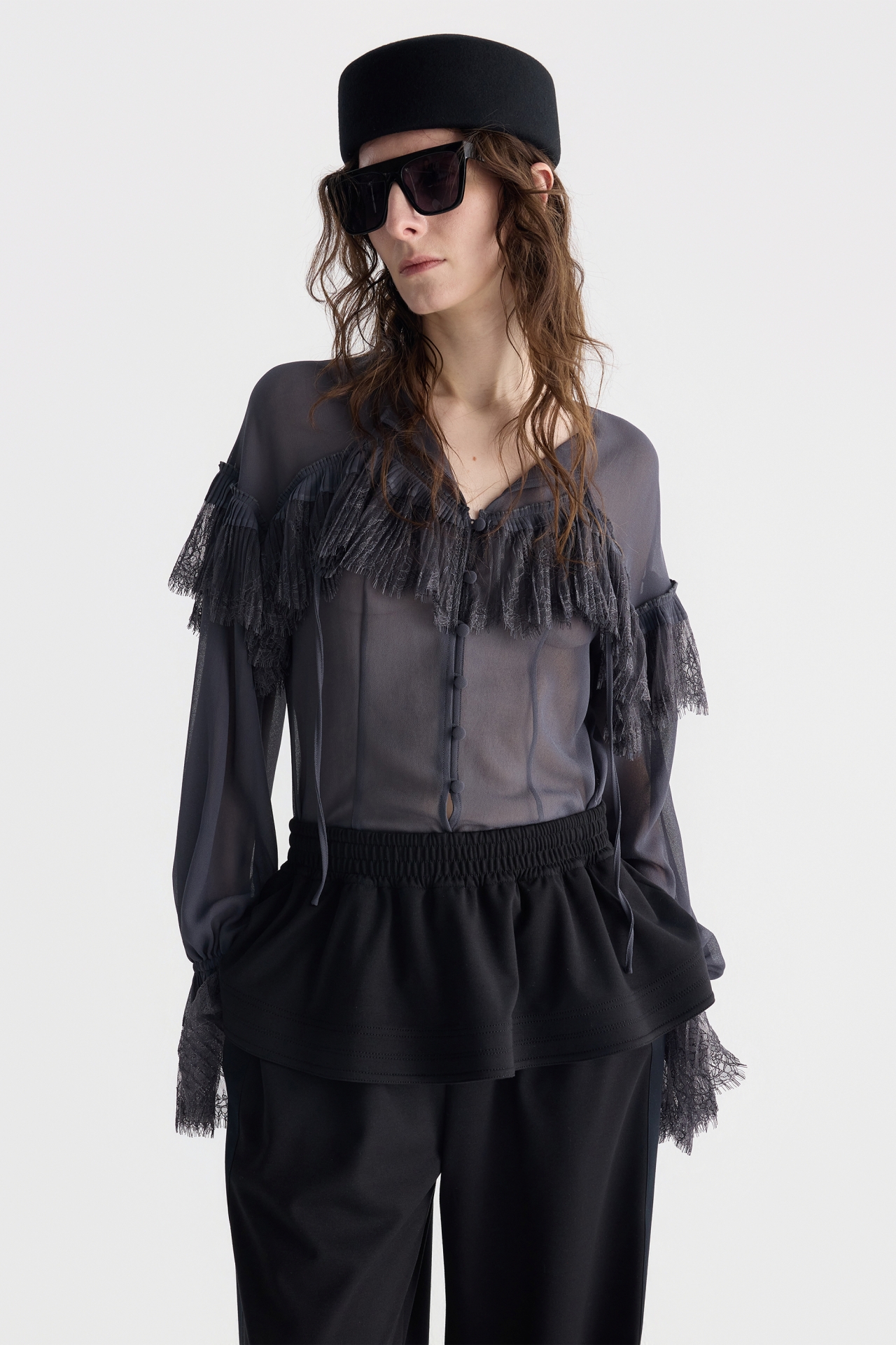 LACE RUFFLE BLOUSE (F26BL4031GY)