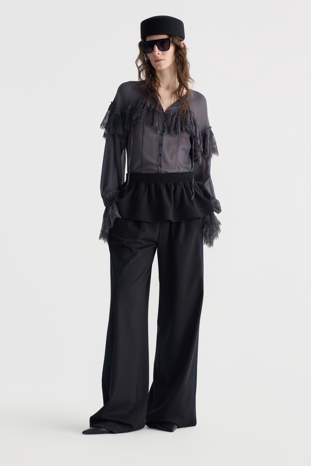 LACE RUFFLE BLOUSE (F26BL4031GY)