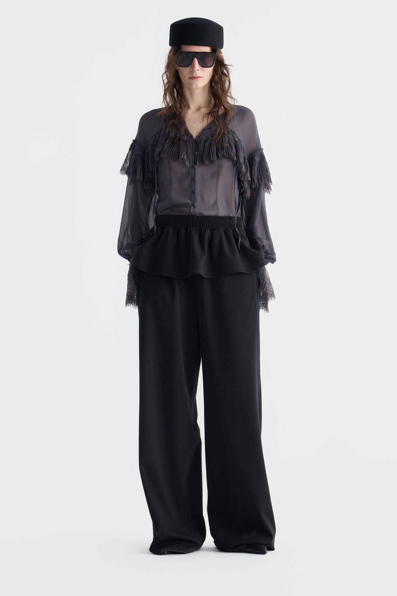 LACE RUFFLE BLOUSE (F26BL4031GY)