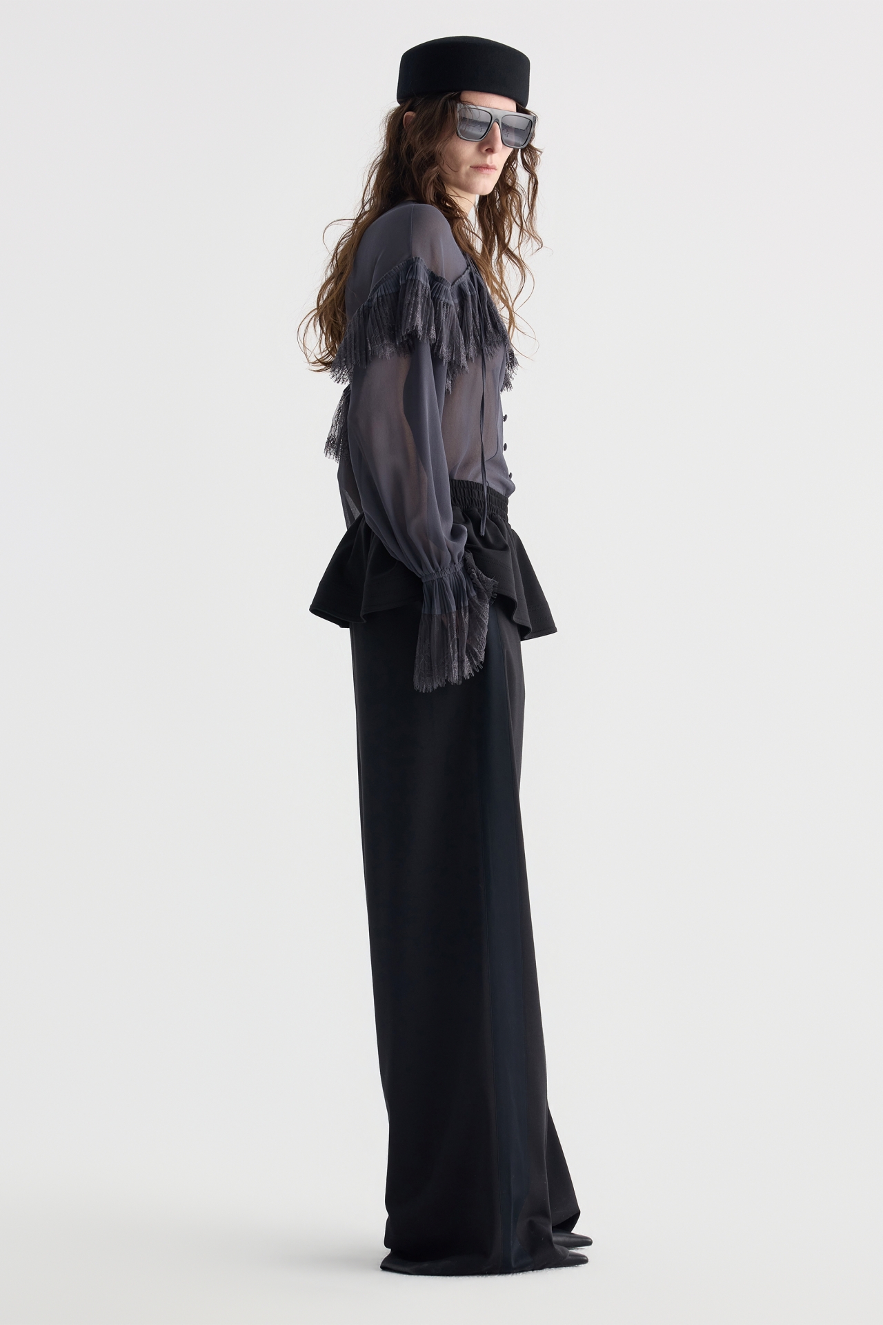 LACE RUFFLE BLOUSE (F26BL4031GY)
