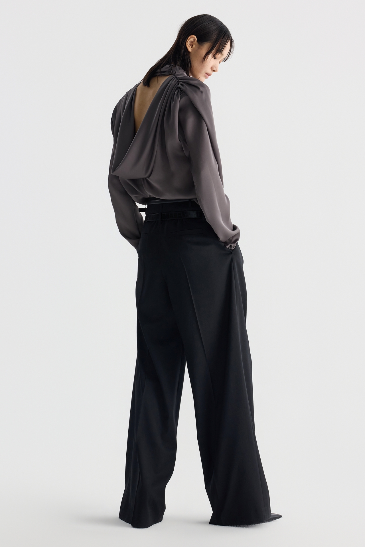 BACKLESS BLOUSE (F26BL4071KK)