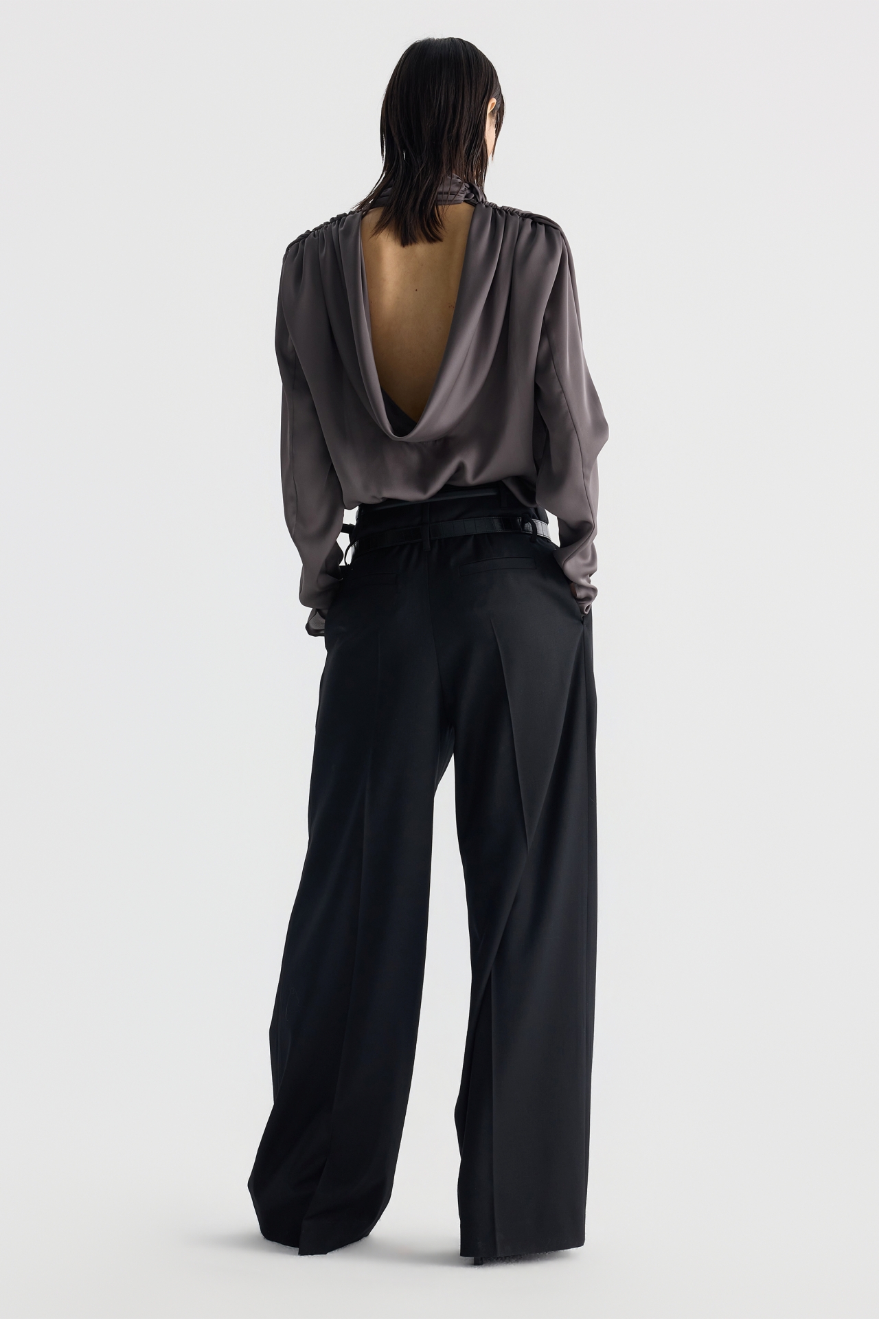 BACKLESS BLOUSE (F26BL4071KK)