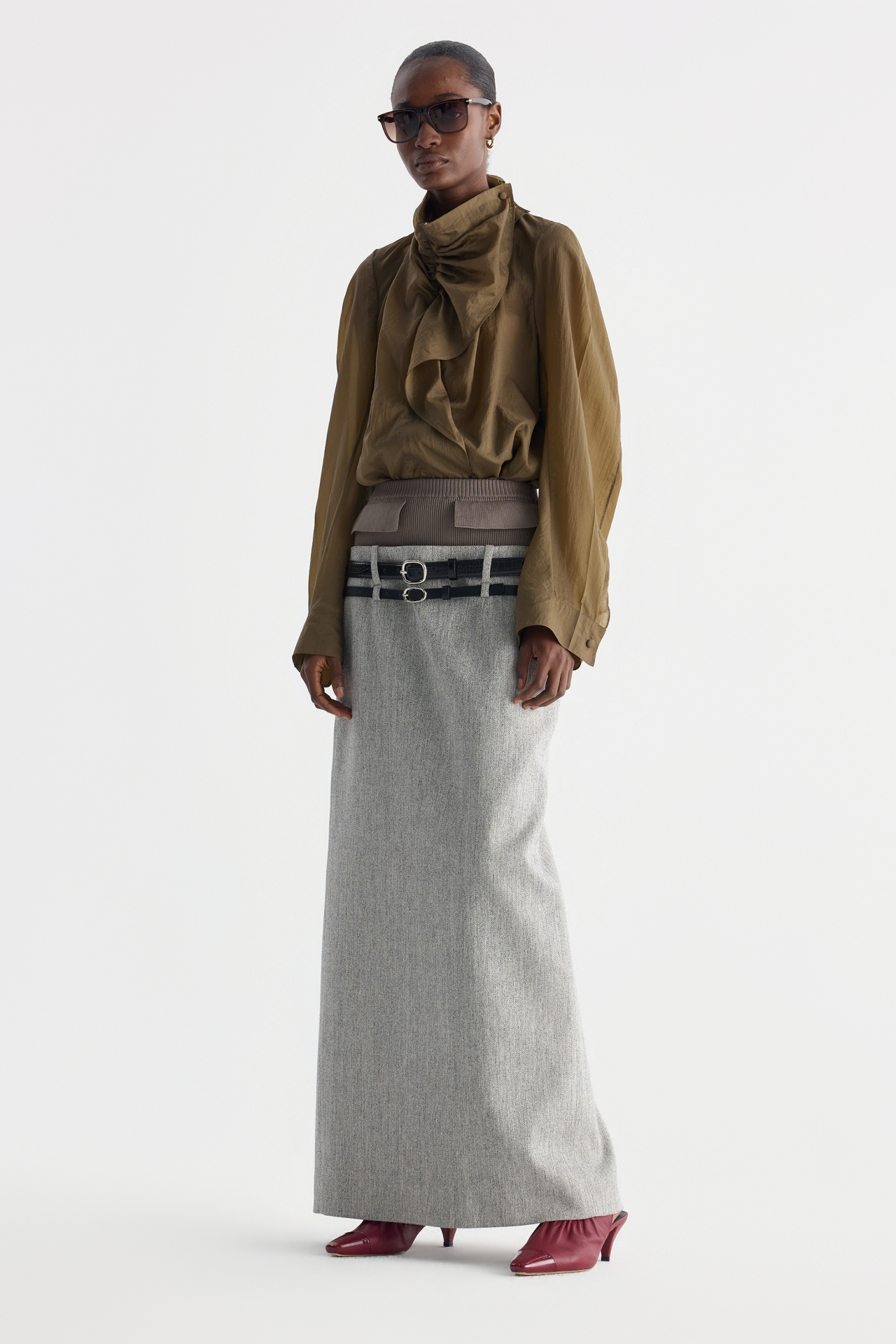 ZIP-FRONT NECK SCARF BLOUSE (F26BL4092BR)