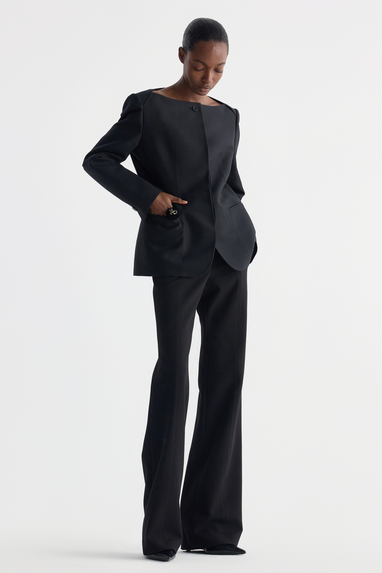 COLLARLESS TAILORED JACKET (F26JK2031BK)