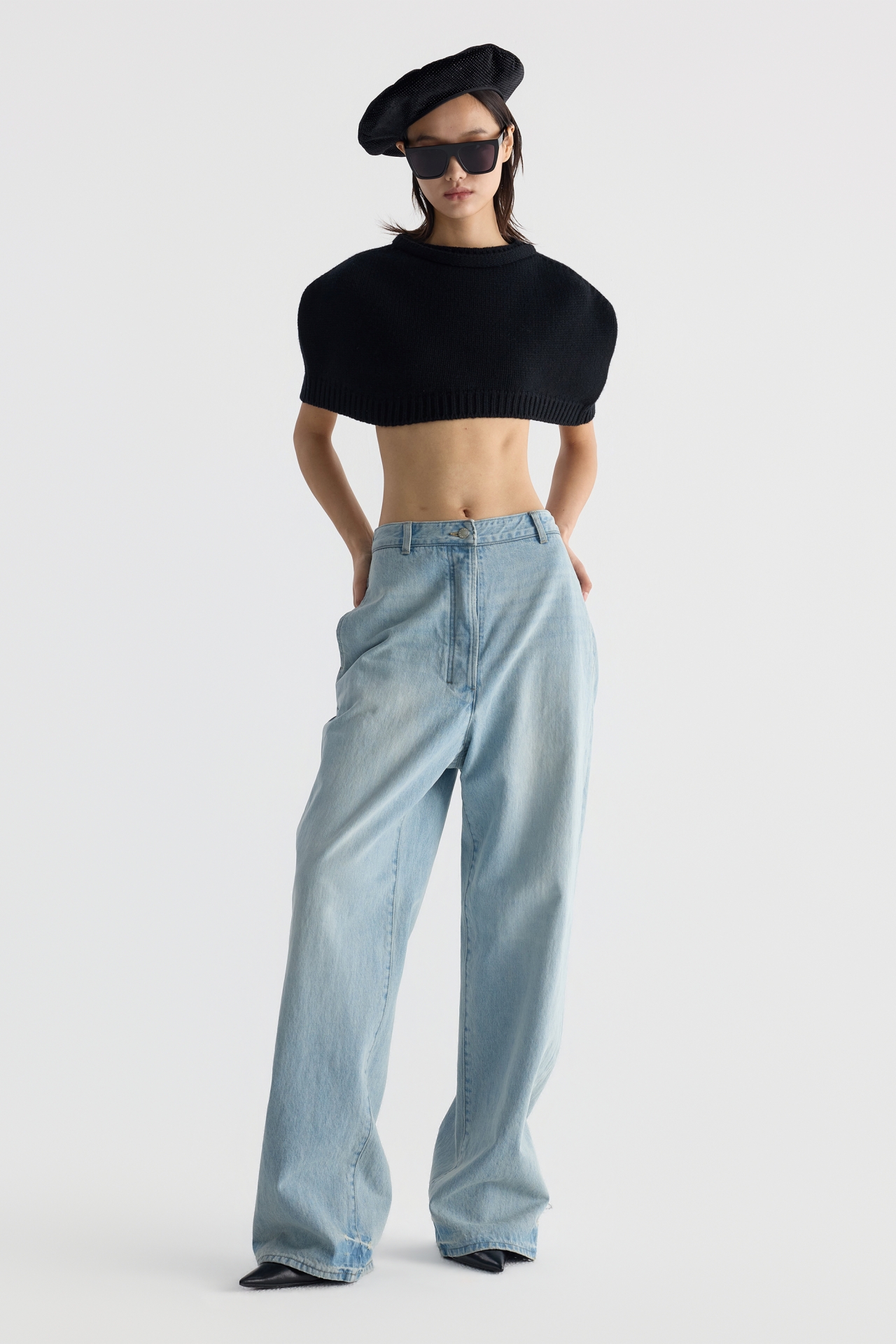CROPPED KNIT CAPE (F26KT9051BK)