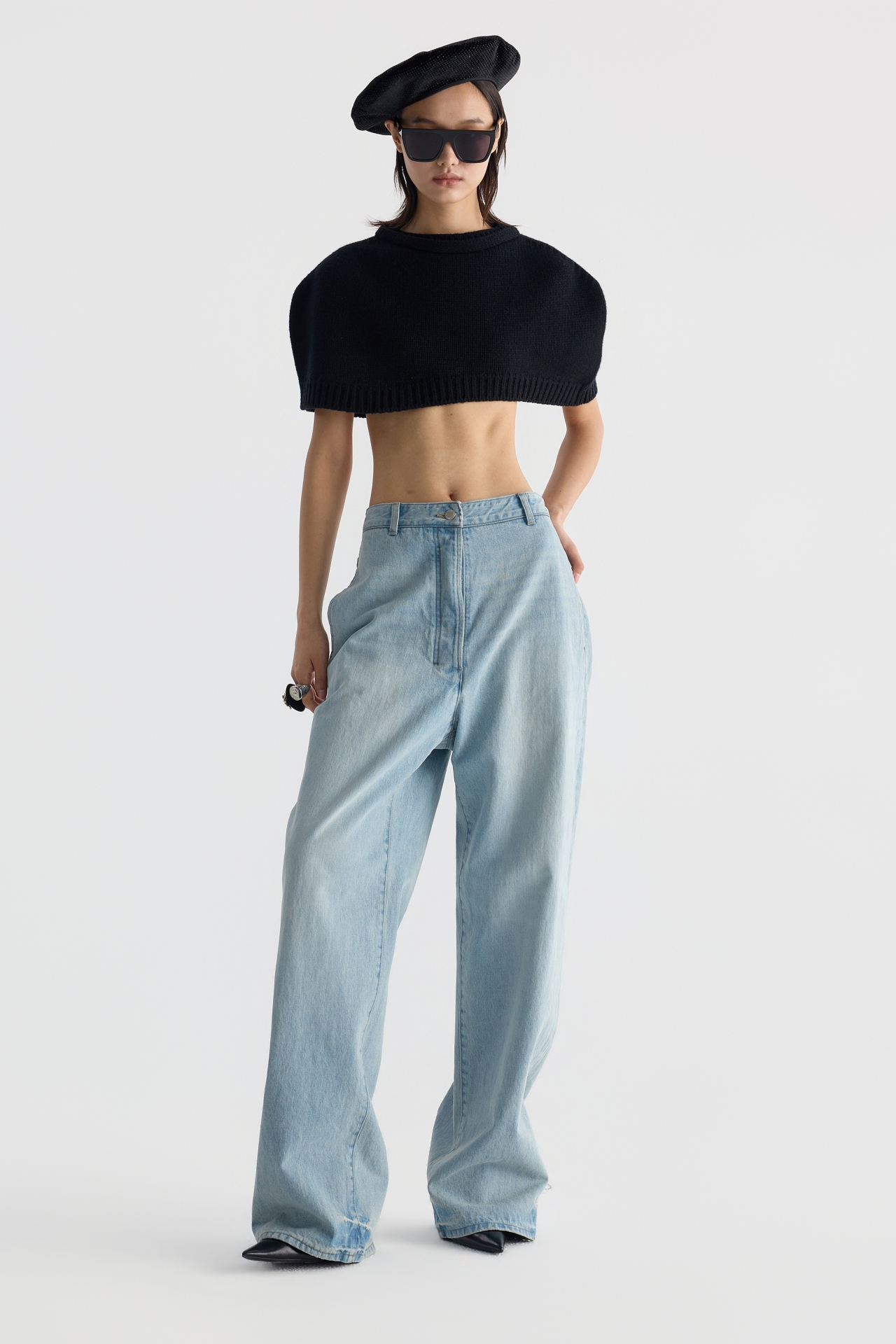 CROPPED KNIT CAPE (F26KT9051BK)