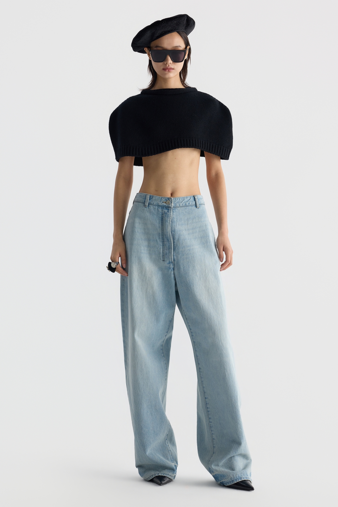 CROPPED KNIT CAPE (F26KT9051BK)