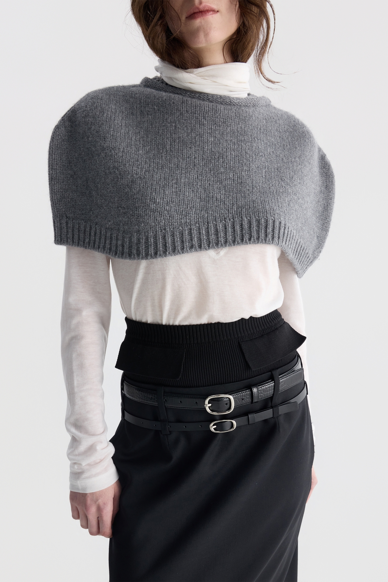 CROPPED KNIT CAPE (F26KT9051GY)