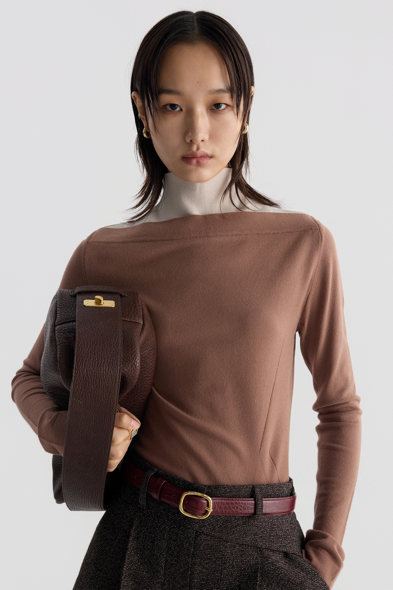 CONTRAST DETAIL KNIT TOP (F26KT9061BR)