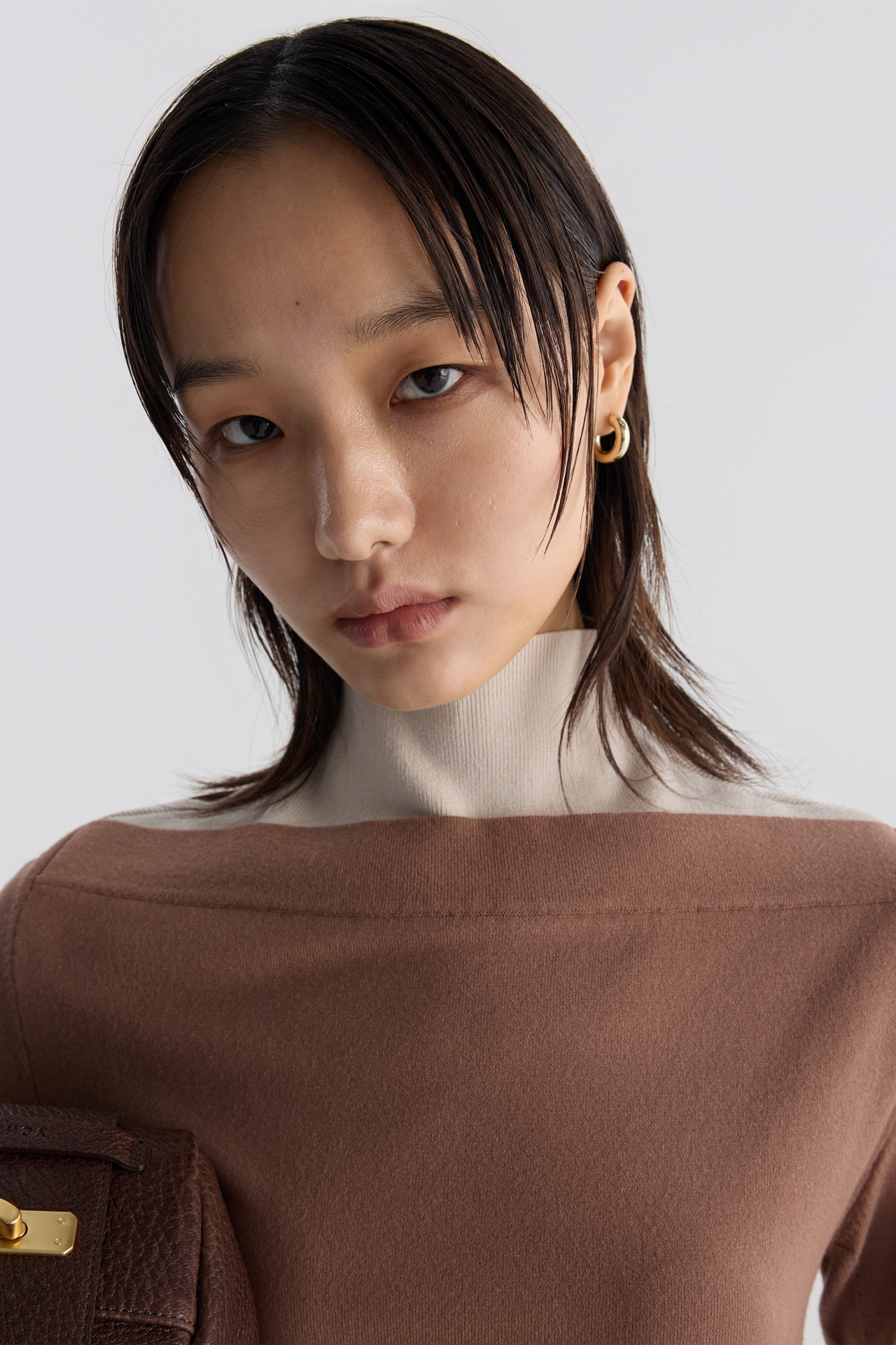 CONTRAST DETAIL KNIT TOP (F26KT9061BR)