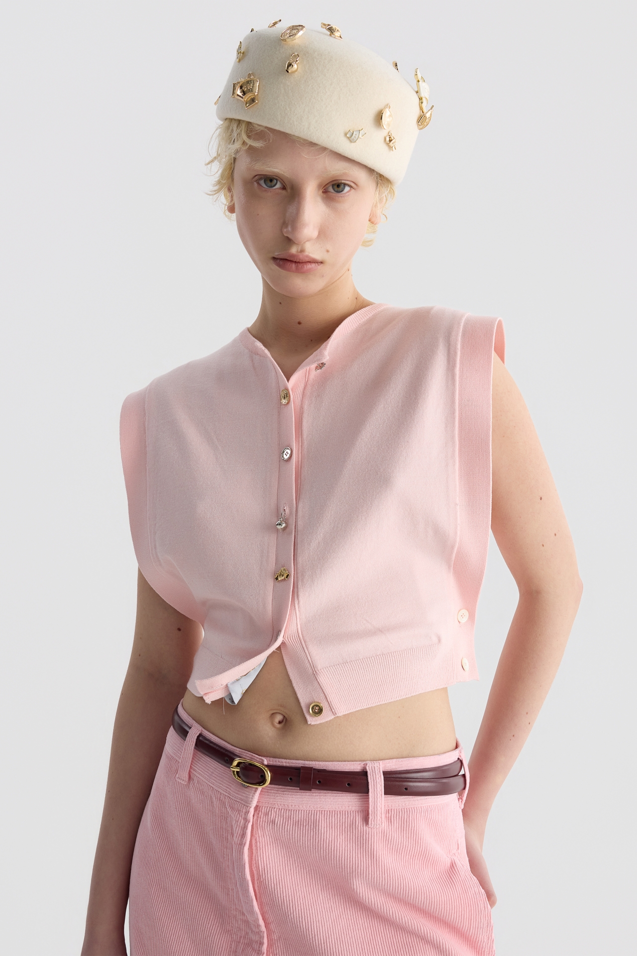 SLEEVELESS CROPPED KNIT TOP (F26KT9071PK)