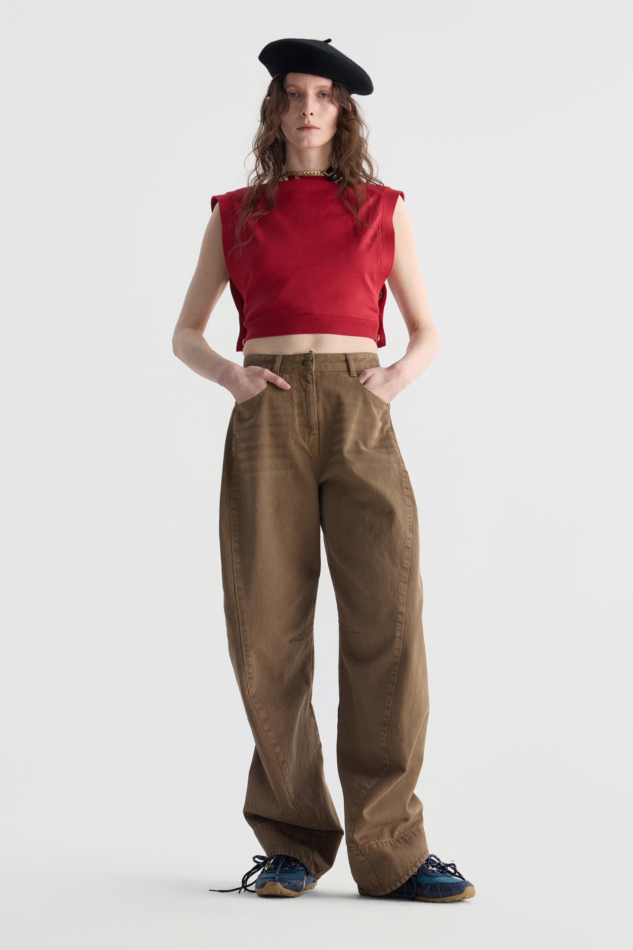 SLEEVELESS CROPPED KNIT TOP (F26KT9071RD)