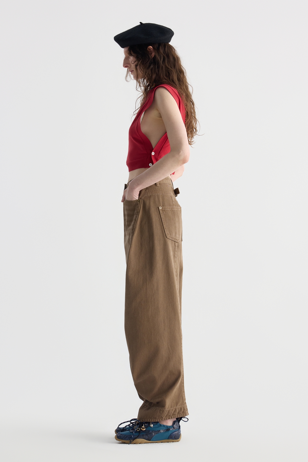 SLEEVELESS CROPPED KNIT TOP (F26KT9071RD)