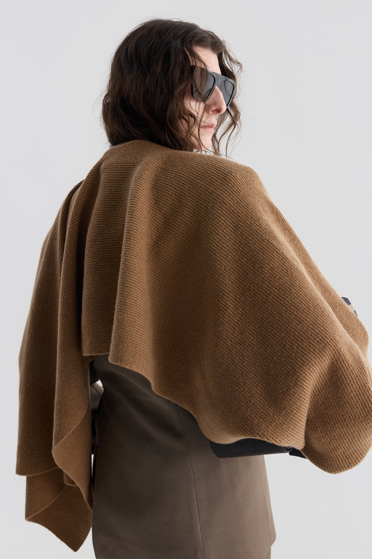 ONE-SLEEVE SHAWL (F26KT9091BE)