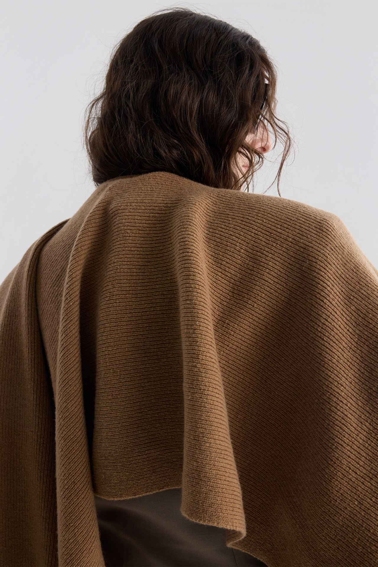 ONE-SLEEVE SHAWL (F26KT9091BE)