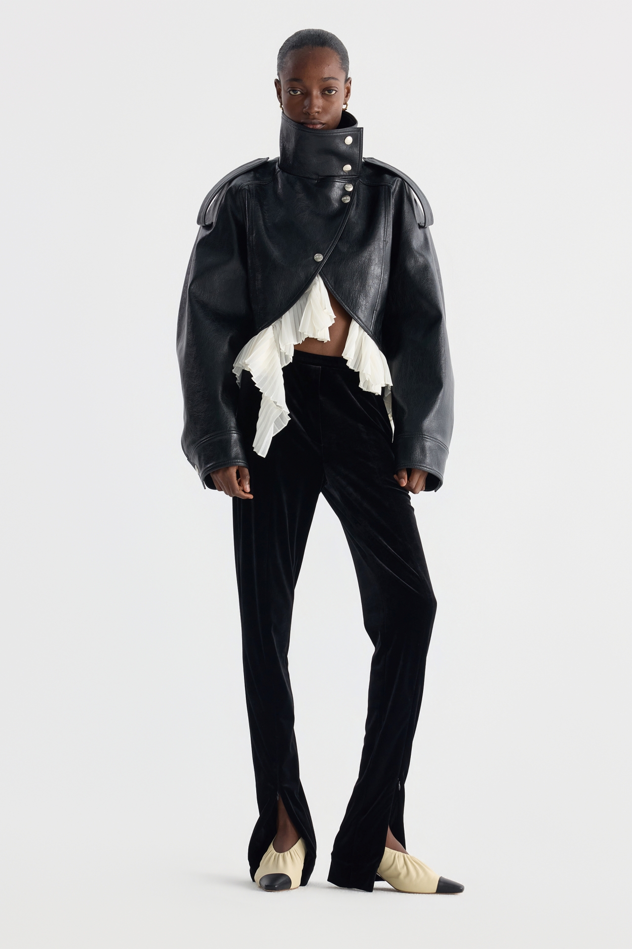 DETACHABLE PLEATED-HEM CROPPED JACKET (F26OT0031BK)