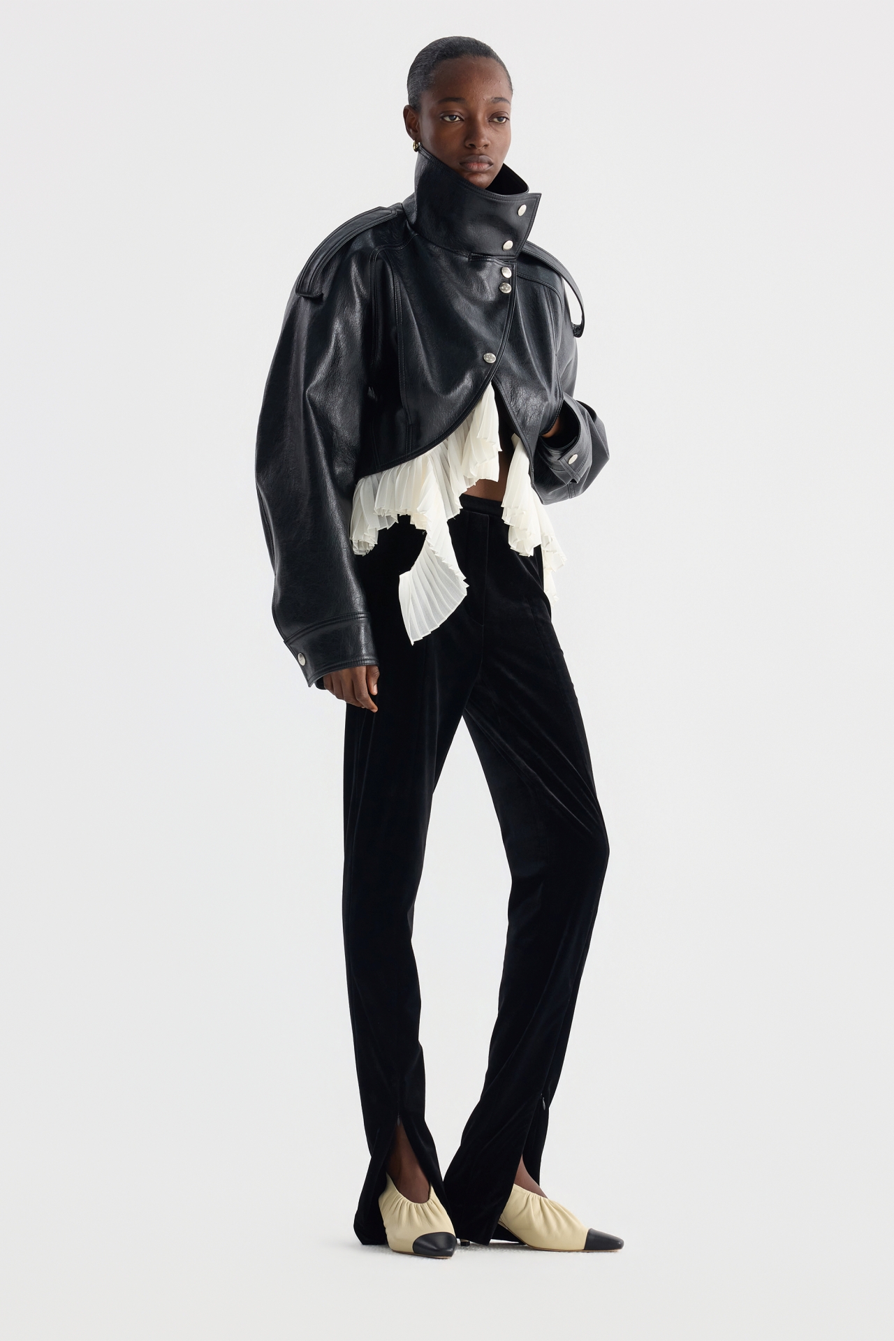 DETACHABLE PLEATED-HEM CROPPED JACKET (F26OT0031BK)