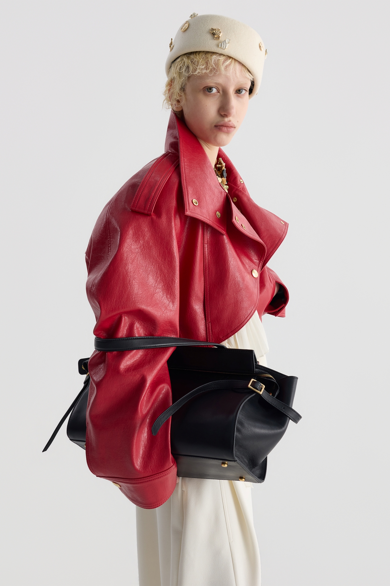 DETACHABLE PLEATED-HEM CROPPED JACKET (F26OT0031RD)