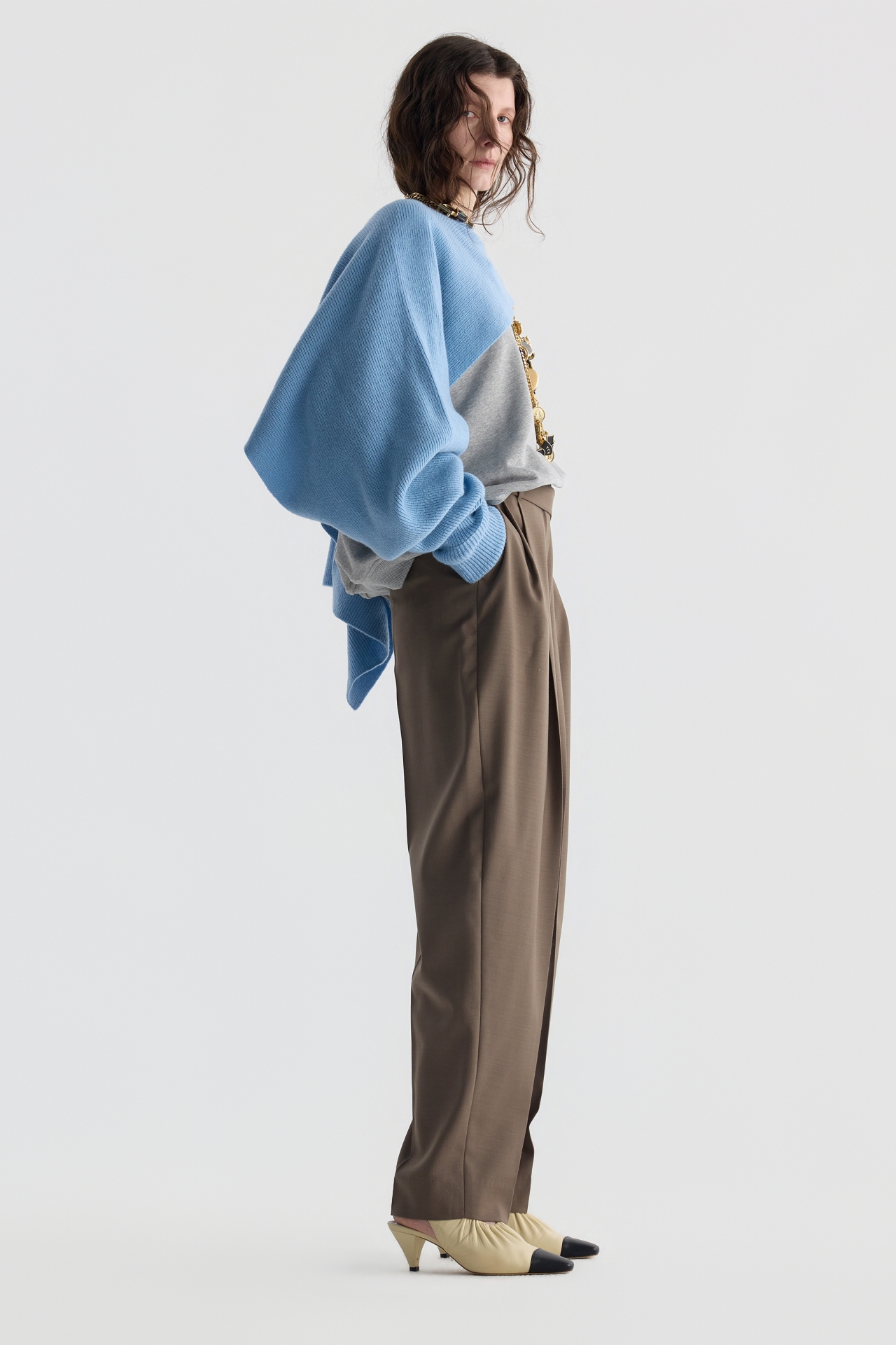 PLEATED HIGH-WAISTED PANTS (F26PT5021BR)