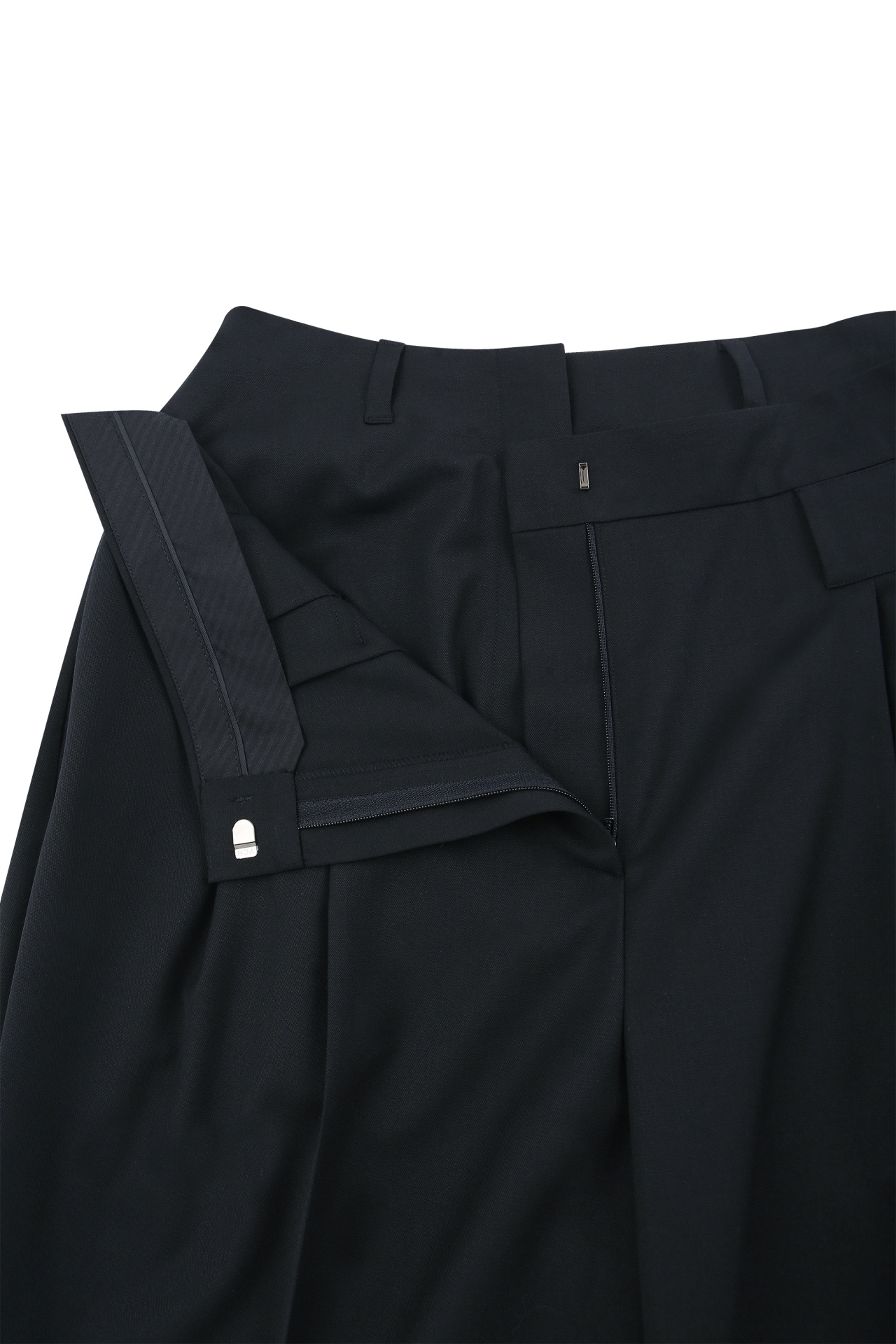 LOOSE-FIT BELTED PANTS (F26PT5101BK)