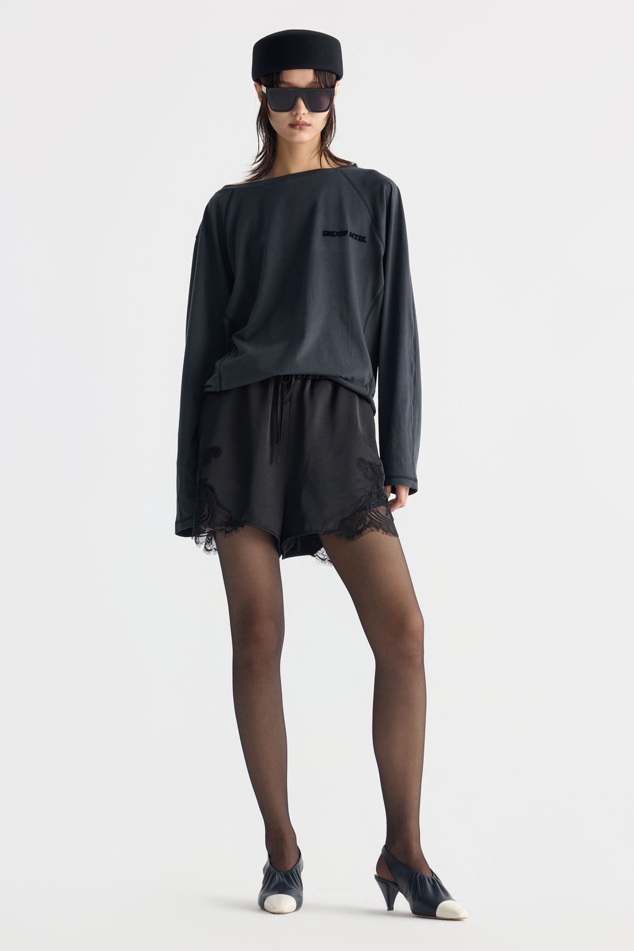 LACE-DETAILED SHORTS (F26PT5121BK)