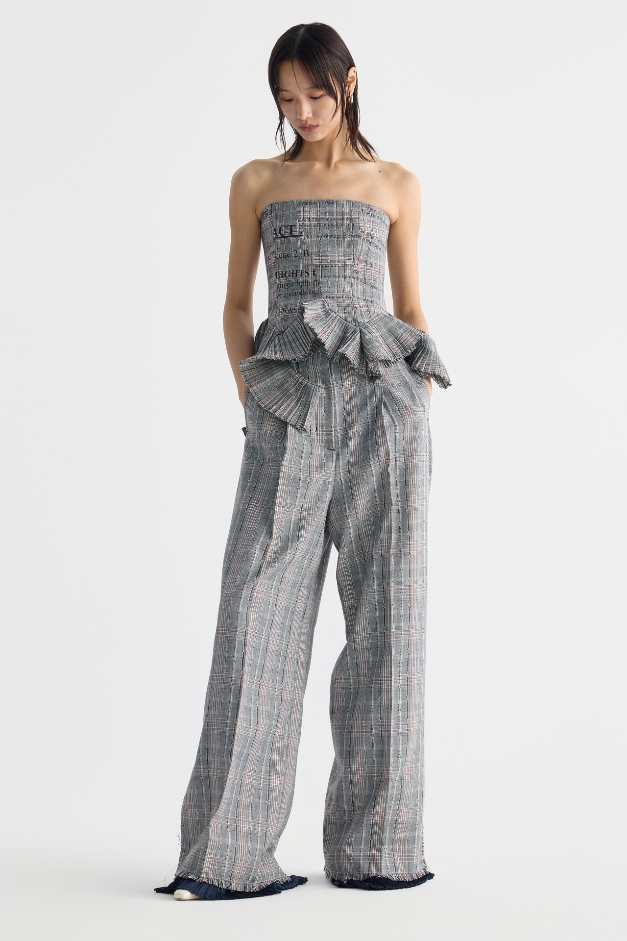 STRAPLESS RUFFLE TOP (F26TO10041GY)