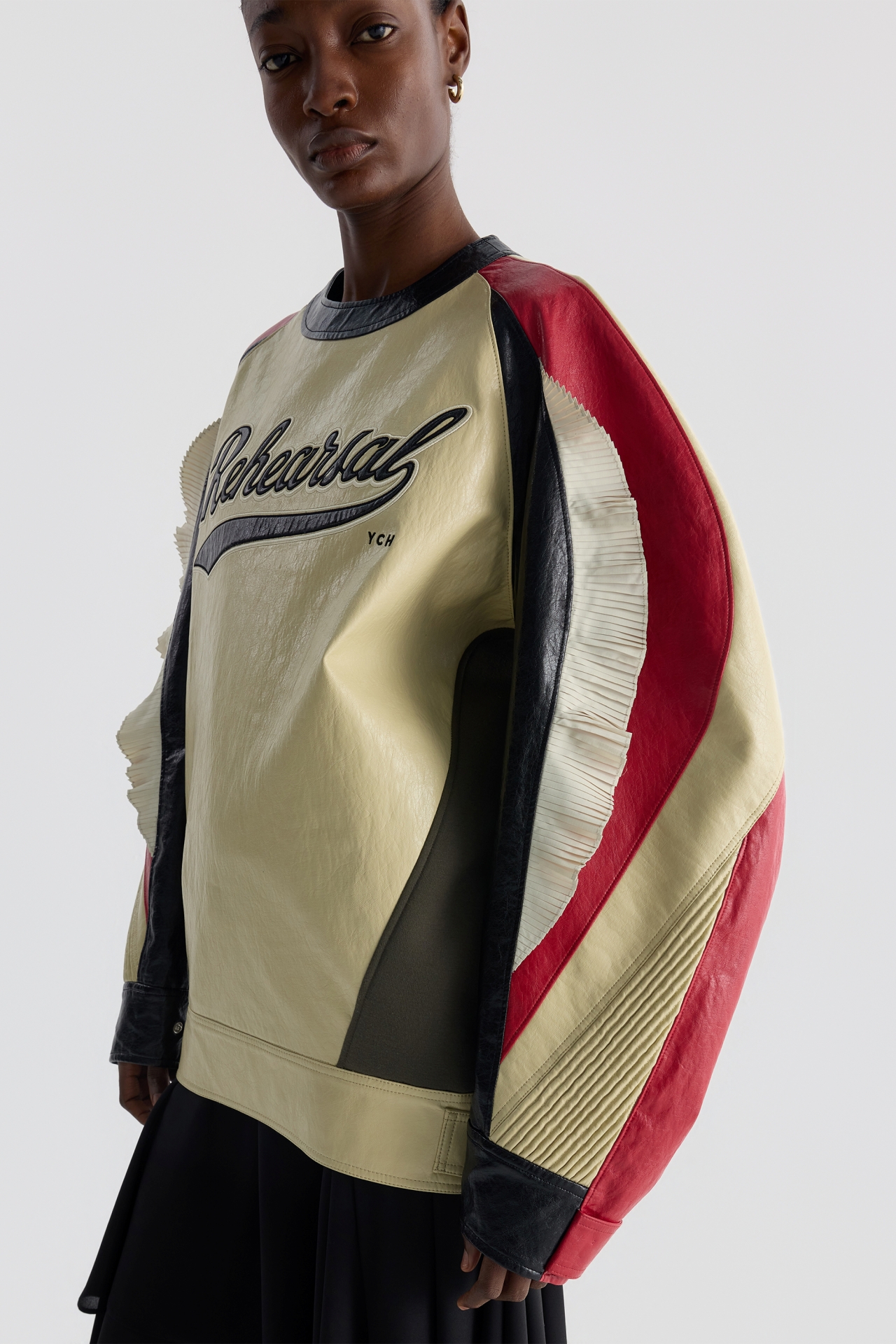 FAUX LEATHER SWEATSHIRT (F26TO10051BE)