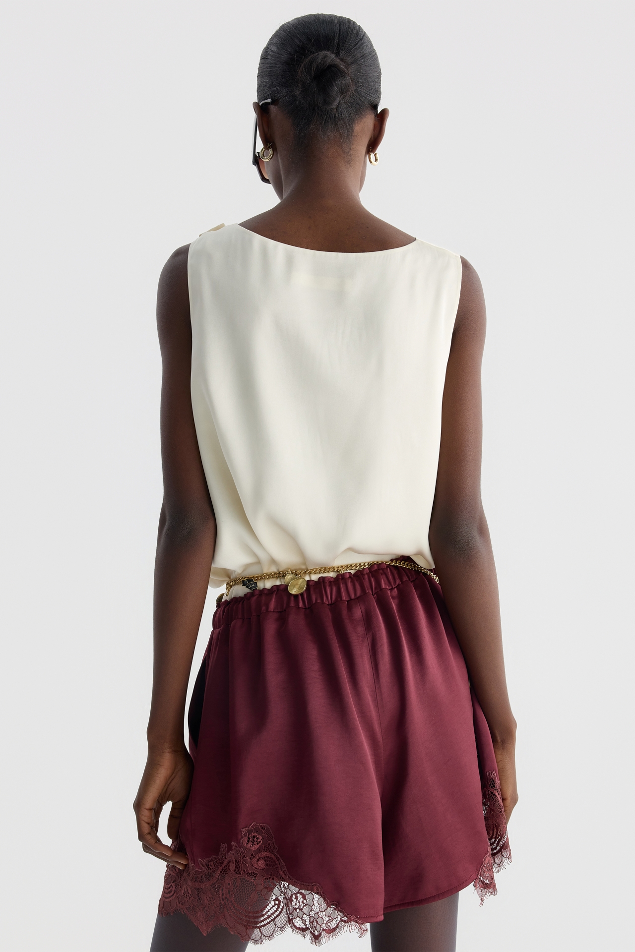 BOW-DETAIL SLEEVELESS TOP (F26TO10071IV)