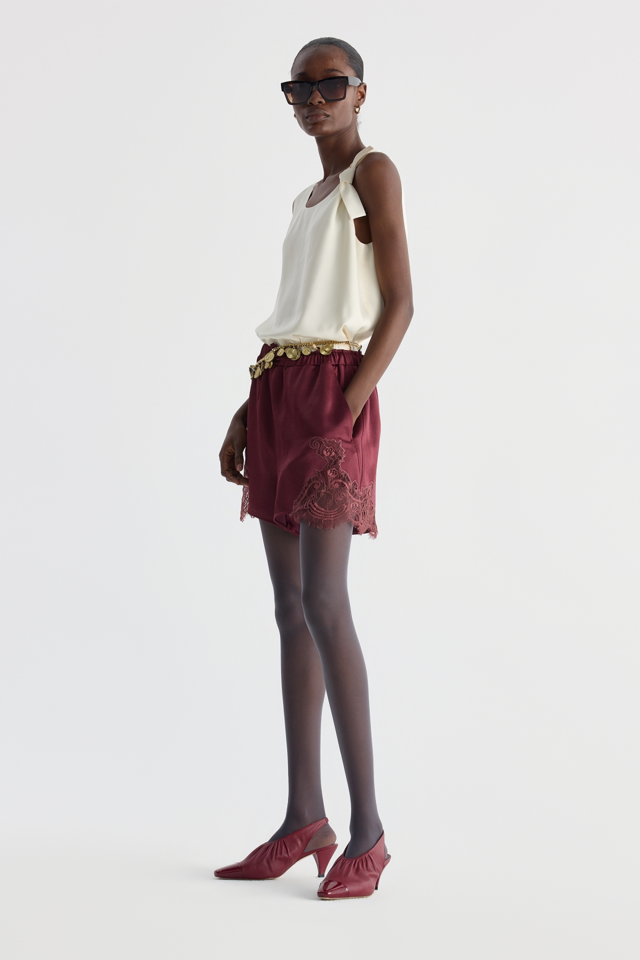 BOW-DETAIL SLEEVELESS TOP (F26TO10071IV)