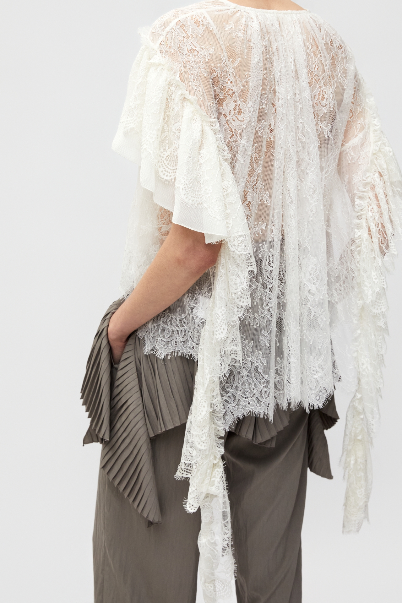 LAYERED LACE BLOUSE (S26BL4051IV)