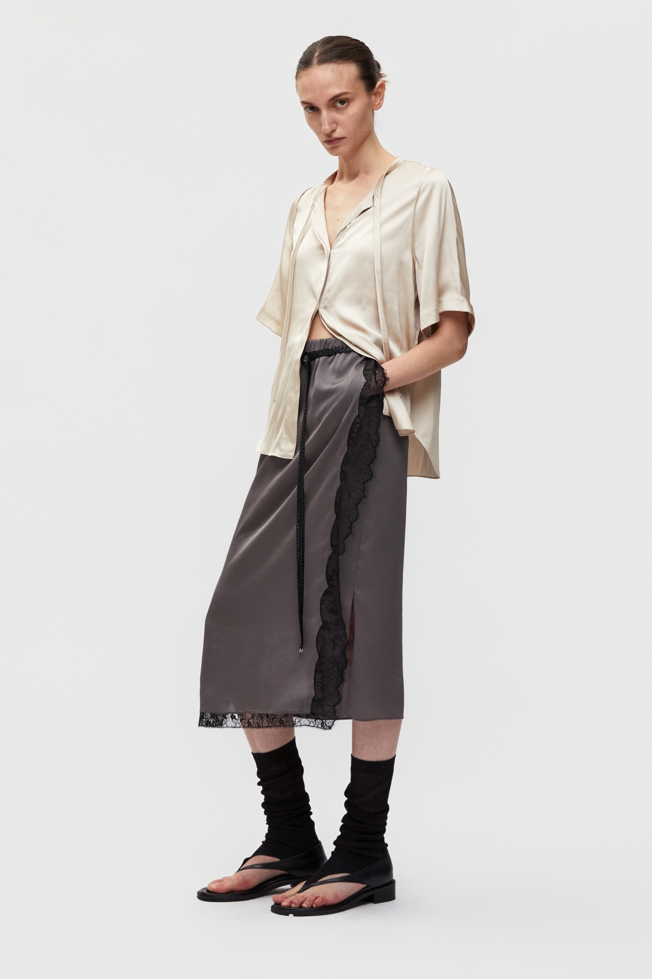 TIE-NECK BLOUSE (S26BL4061BE)