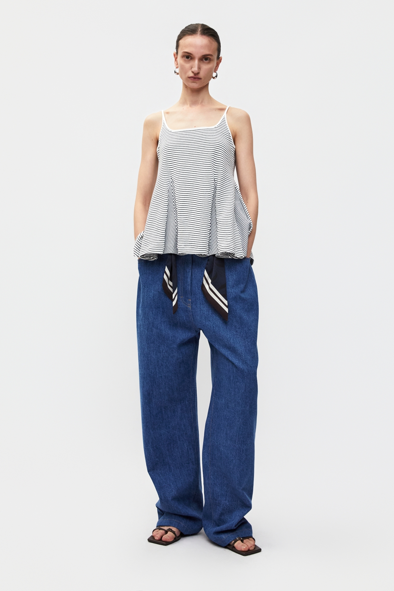 DRAWSTRING ELASTIC WAIST JEANS (S26DB8011BL)