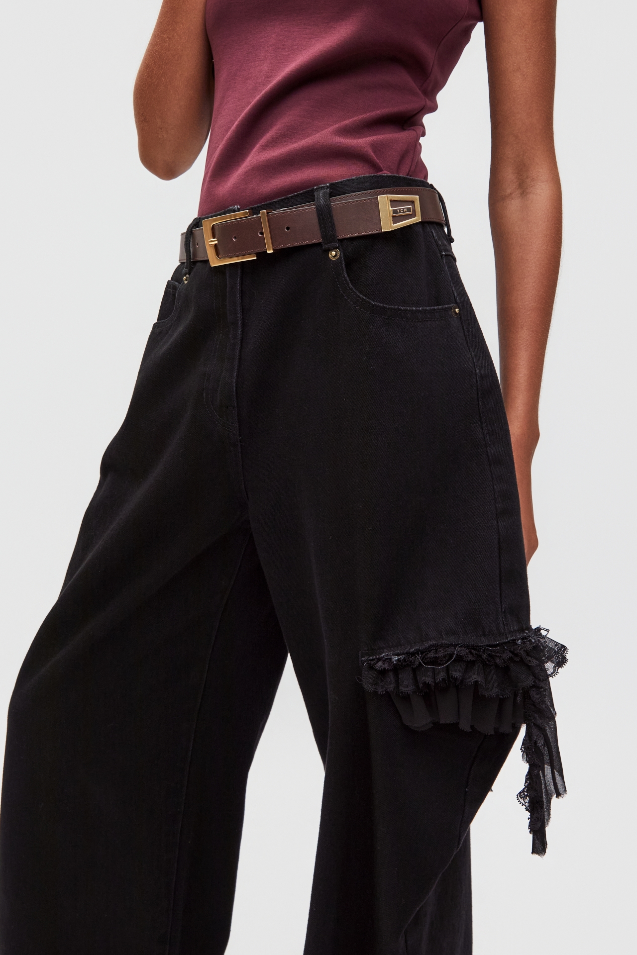 CUT-OUT LACE JEANS (S26DB8041BK)