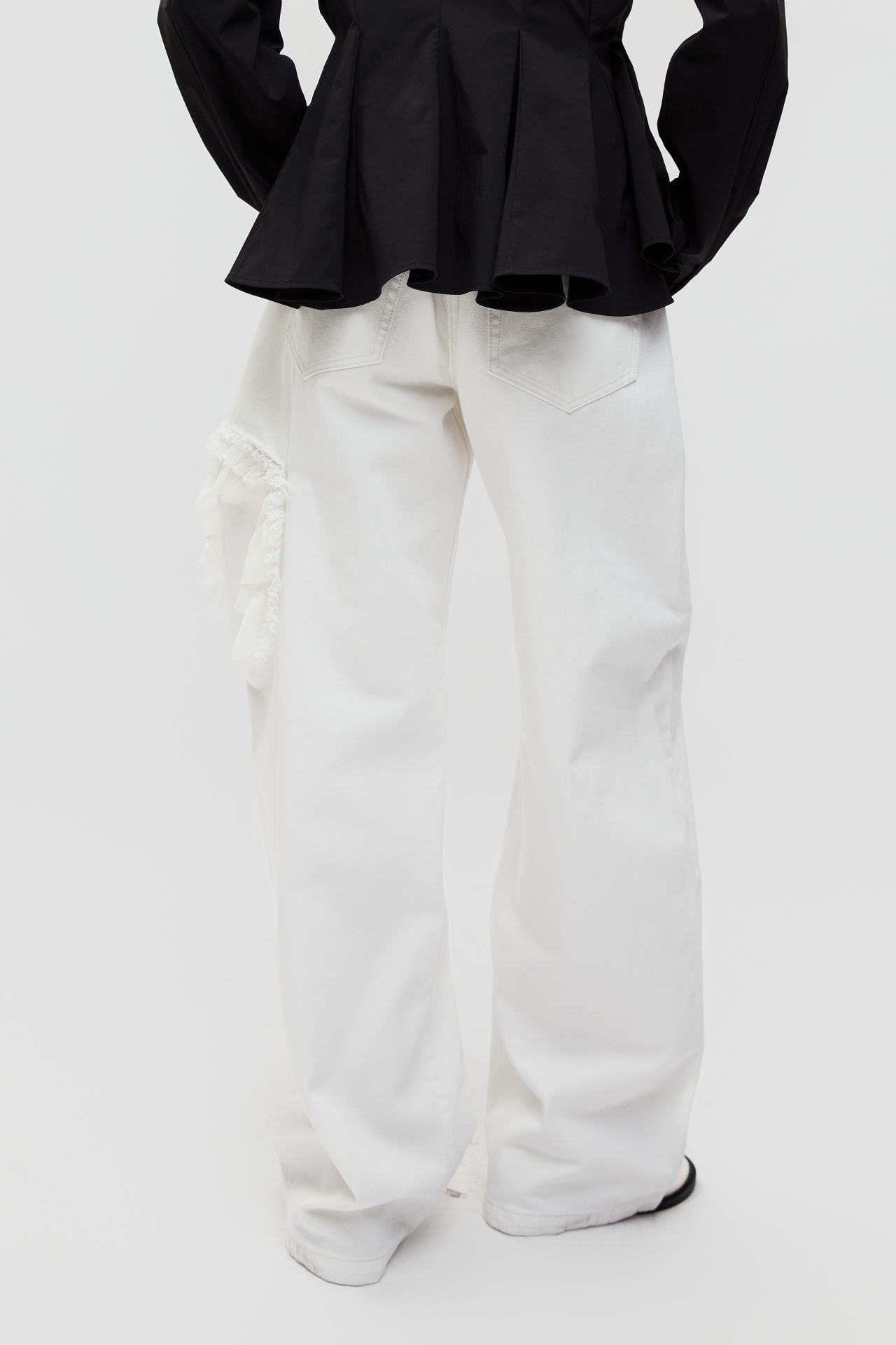 CUT-OUT LACE JEANS (S26DB8041WH)