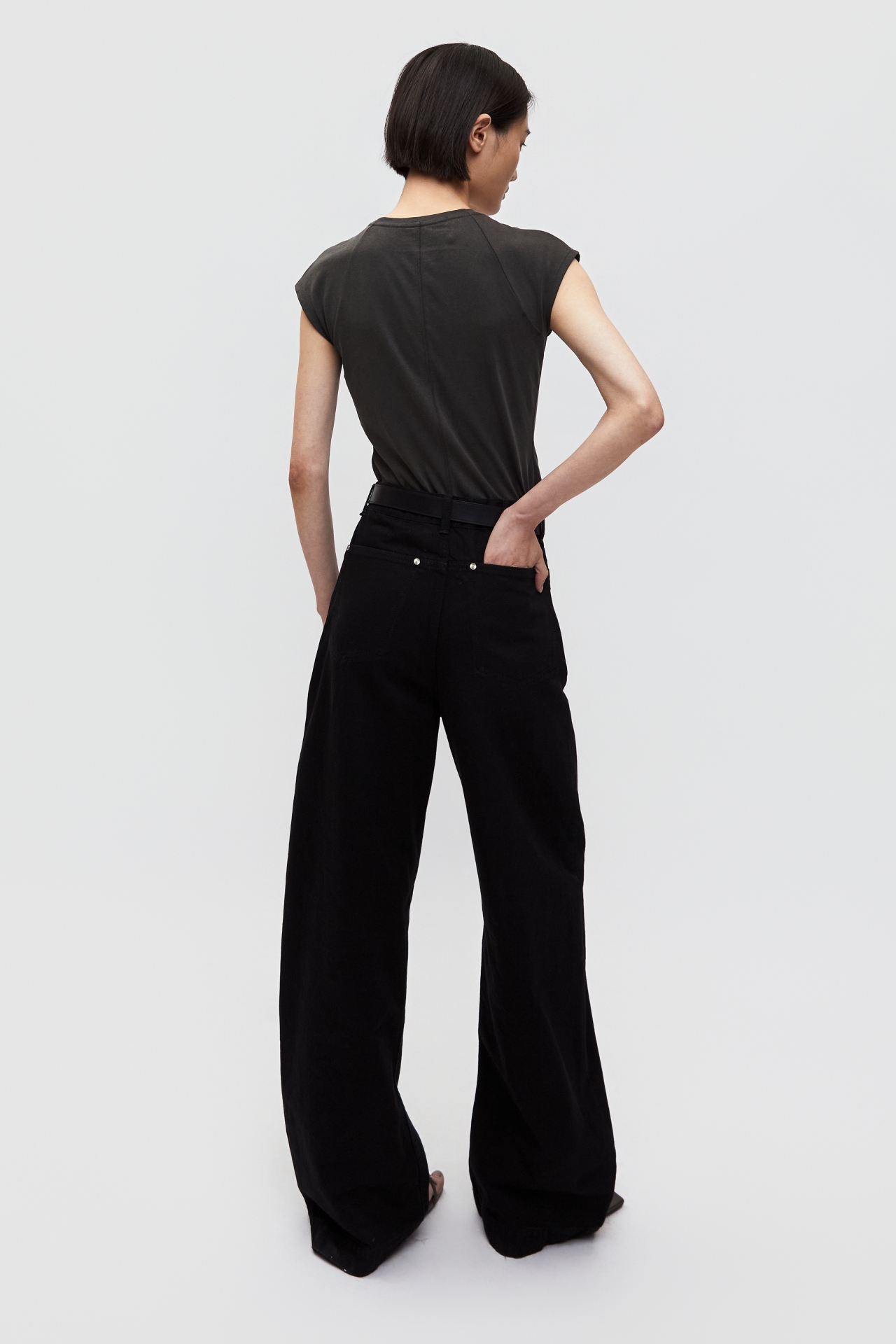 CURVED LEG JEANS (S26DB8052BK)