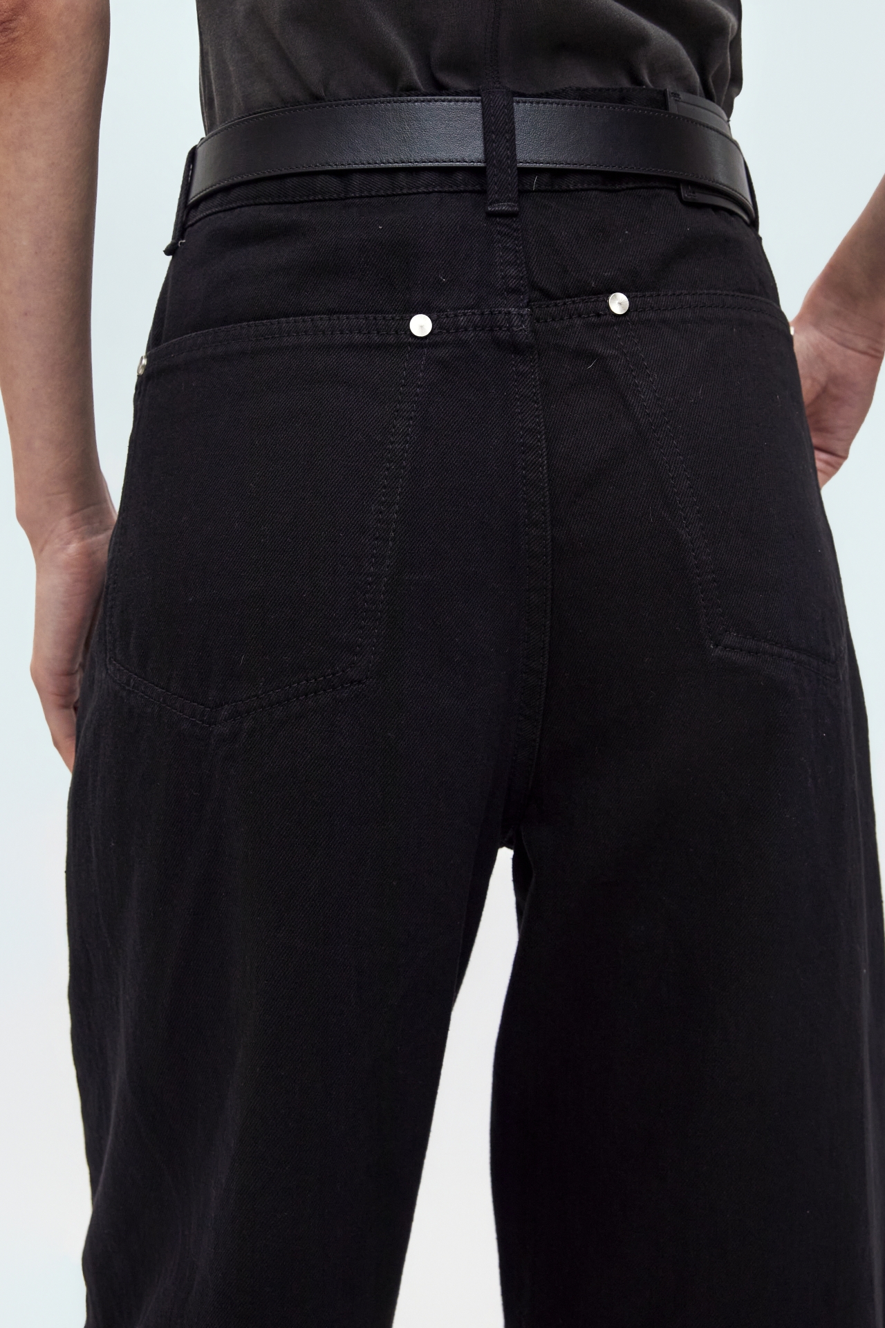 CURVED LEG JEANS (S26DB8052BK)