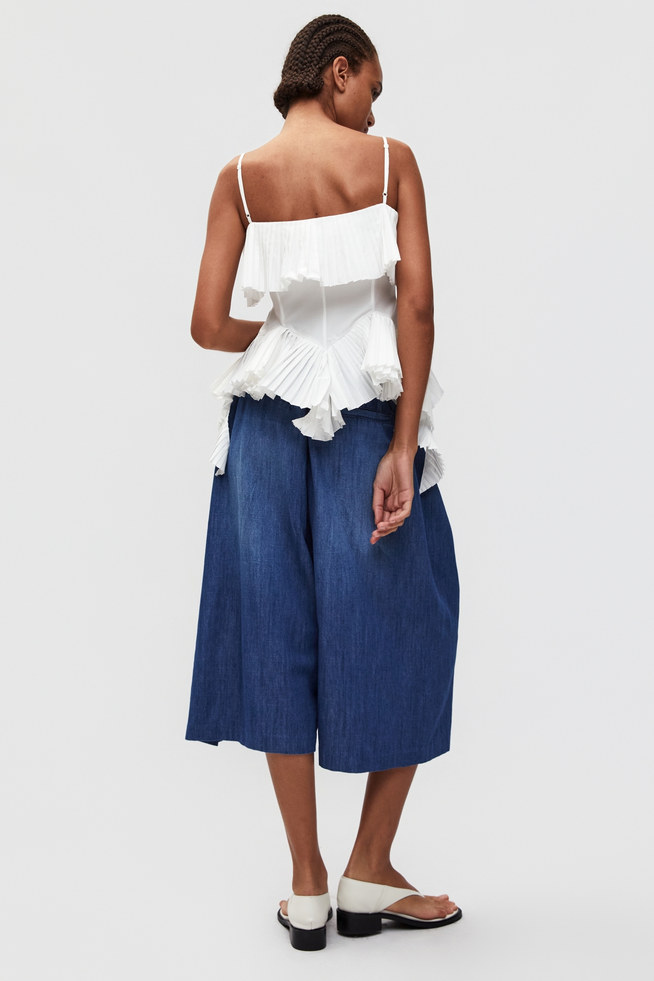 BELTED CURVED DENIM PANTS (S26DB8071BL)