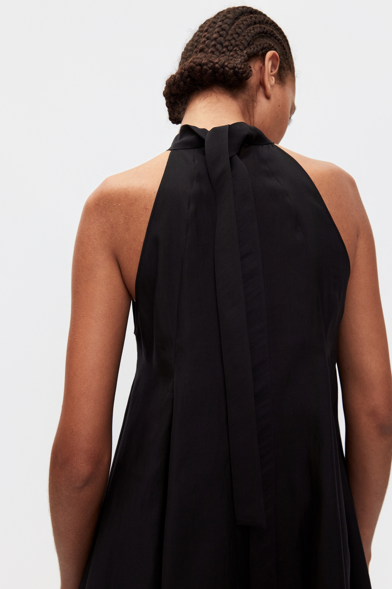 SLEEVELESS DRESS (S26DJ7031BK)