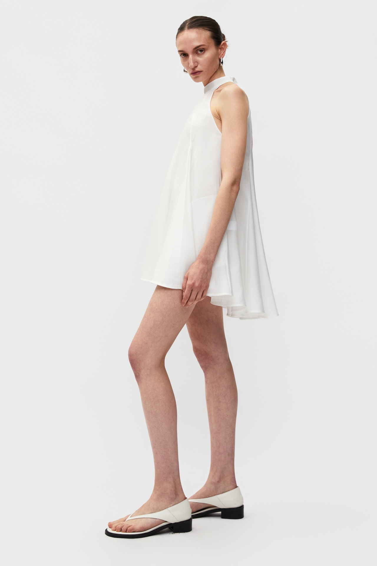 SLEEVELESS DRESS (S26DJ7031WH)