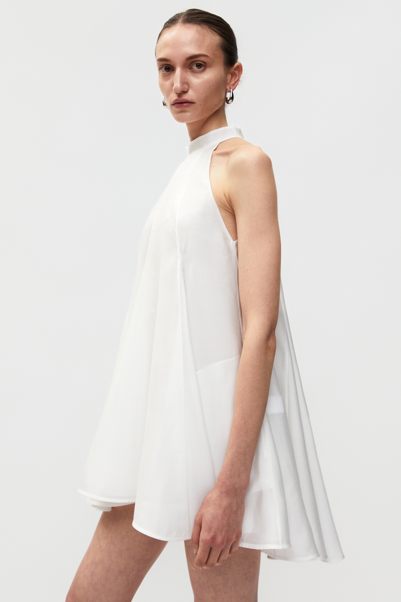 SLEEVELESS DRESS (S26DJ7031WH)