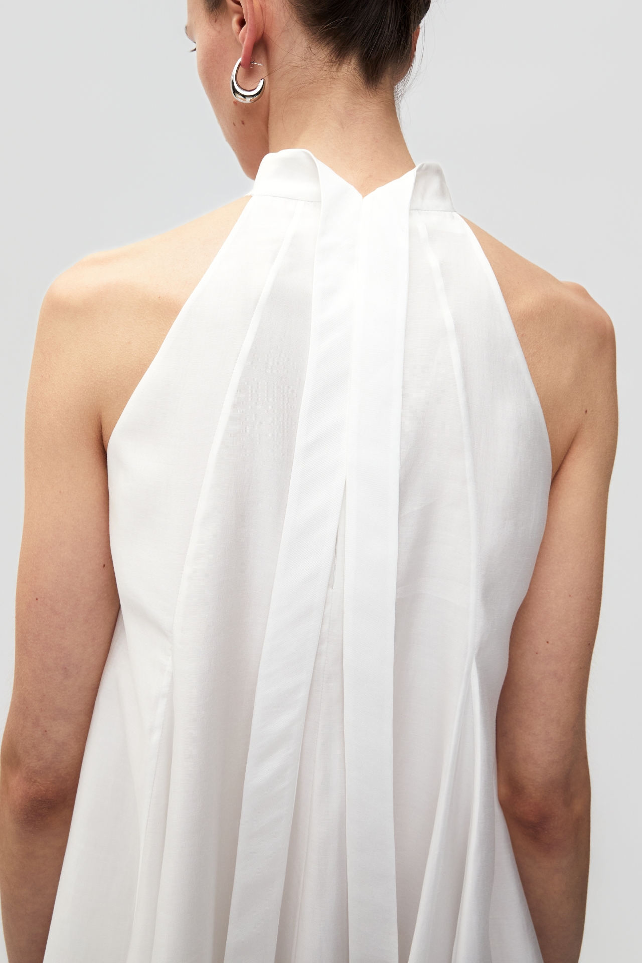 SLEEVELESS DRESS (S26DJ7031WH)
